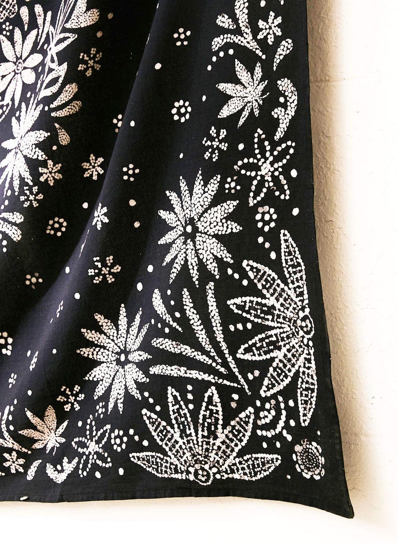 Neasow Bohemian Tapestry Wall Hanging,Black and White Floral Tapestry with Dotted Daisy Medallion Print Bedroom Boho Hippie Home Decor, 70Ã—90 inches - Image 4